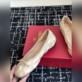 Услуги покупке товаров  Valentino 25ss весна-лето, новая модель,