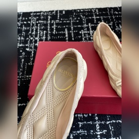 Услуги покупке товаров  Valentino 25ss весна-лето, новая модель,