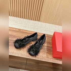 Новая весенняя коллекция Valentino： туфли на толстом каблуке с ба