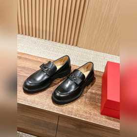 VALENTINO Новая модель мужских лофей Valentino. Модный новый диза