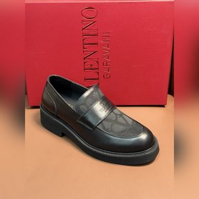 Новые мужские туфли-лофеки VALENTINO с заклепками. Модные и удобн