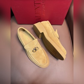 Новые мужские туфли-лофеки VALENTINO с заклепками. Модные и удобн