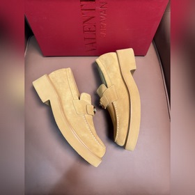 Новые мужские туфли-лофеки VALENTINO с заклепками. Модные и удобн