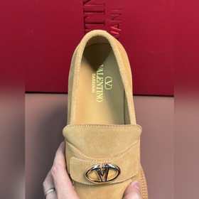 Новые мужские туфли-лофеки VALENTINO с заклепками. Модные и удобн