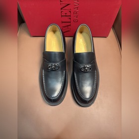Новые мужские туфли-лофеки VALENTINO с заклепками. Модные и удобн