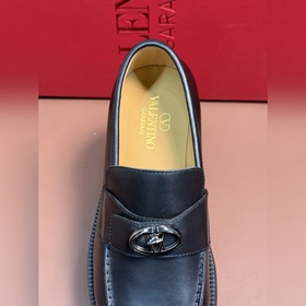 Новые мужские туфли-лофеки VALENTINO с заклепками. Модные и удобн