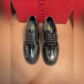 Новые мужские туфли-лофеки VALENTINO с заклепками. Модные и удобн