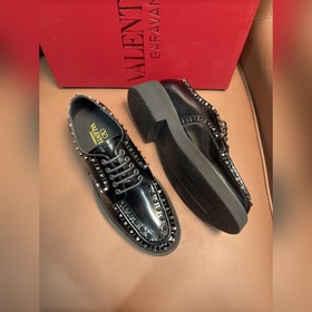Новые мужские туфли-лофеки VALENTINO с заклепками. Модные и удобн