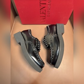 Новые мужские туфли-лофеки VALENTINO с заклепками. Модные и удобн