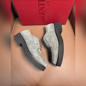 Новые мужские туфли-лофеки VALENTINO с заклепками. Модные и удобн