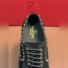 Новые мужские туфли-лофеки VALENTINO с заклепками. Модные и удобн