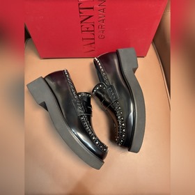 Новые мужские туфли-лофеки VALENTINO с заклепками. Модные и удобн