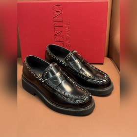 Новые мужские туфли-лофеки VALENTINO с заклепками. Модные и удобн