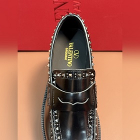 Новые мужские туфли-лофеки VALENTINO с заклепками. Модные и удобн