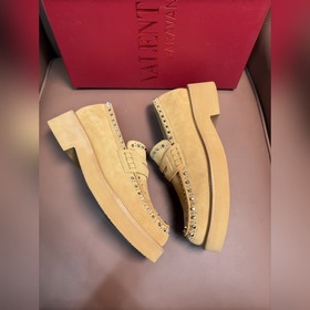 Новые мужские туфли-лофеки VALENTINO с заклепками. Модные и удобн