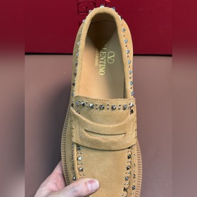 Новые мужские туфли-лофеки VALENTINO с заклепками. Модные и удобн