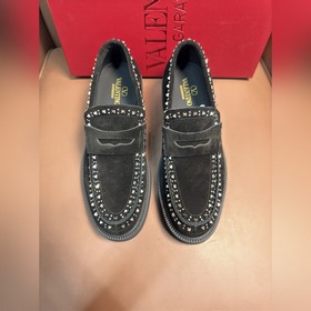 Новые мужские туфли-лофеки VALENTINO с заклепками. Модные и удобн