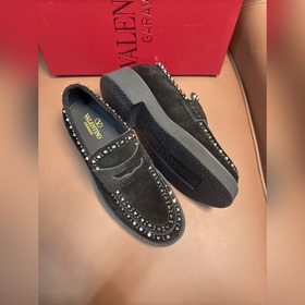Новые мужские туфли-лофеки VALENTINO с заклепками. Модные и удобн