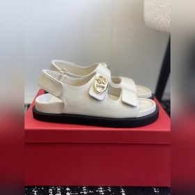 Услуги покупке товаров  Valentino 25 моделей пляжных сандалий с 