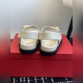 Услуги покупке товаров  Valentino 25 моделей пляжных сандалий с 
