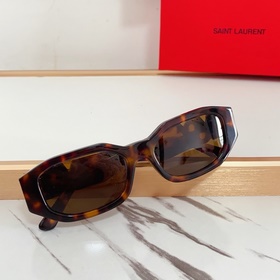 SAINT LAURENT . Новые товары SL M88 Логотип SAINT LAURENT на нож