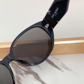 SAINT LAURENT . Новинки SL M86 Логотип SAINT LAURENT на ножке Ра