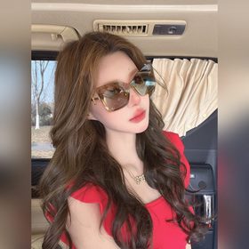 Ysl модники выстраиваются в очередь YSL M121F 2025 уже в продаже 