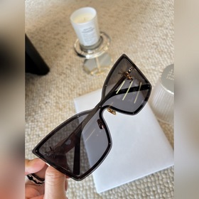 Ysl модники выстраиваются в очередь YSL M121F 2025 уже в продаже 
