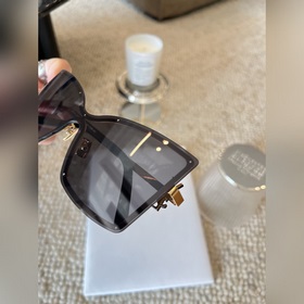 Ysl модники выстраиваются в очередь YSL M121F 2025 уже в продаже 