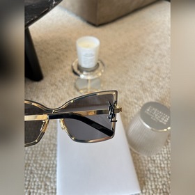 Ysl модники выстраиваются в очередь YSL M121F 2025 уже в продаже 