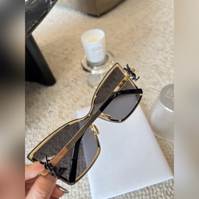 Ysl модники выстраиваются в очередь YSL M121F 2025 уже в продаже 