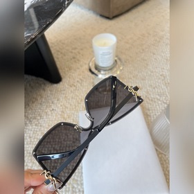 Ysl модники выстраиваются в очередь YSL M121F 2025 уже в продаже 