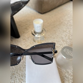 Ysl модники выстраиваются в очередь YSL M121F 2025 уже в продаже 