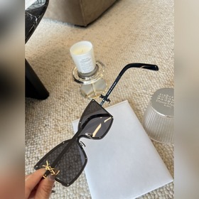 Ysl модники выстраиваются в очередь YSL M121F 2025 уже в продаже 
