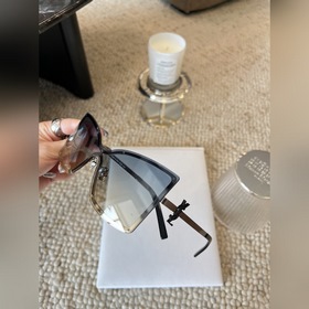 Ysl модники выстраиваются в очередь YSL M121F 2025 уже в продаже 