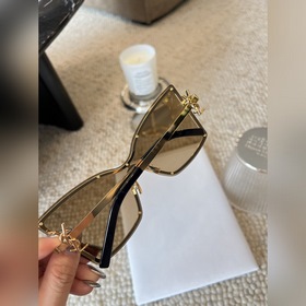 Ysl модники выстраиваются в очередь YSL M121F 2025 уже в продаже 