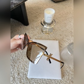 Ysl модники выстраиваются в очередь YSL M121F 2025 уже в продаже 