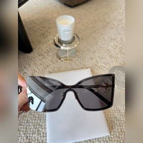 Ysl модники выстраиваются в очередь YSL M121F 2025 уже в продаже 