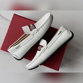 Новинка BALLY — мужские туфли-слипоны.