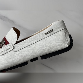 Новинка BALLY — мужские туфли-слипоны.
