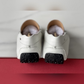 Новинка BALLY — мужские туфли-слипоны.