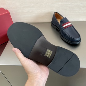 Мужские слипоны BALLY Изготовлены из