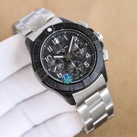 Новинка BLS： Breitling Avenger B01 Chr