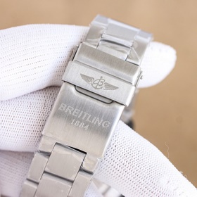 Новинка BLS： Breitling Avenger B01 Chr