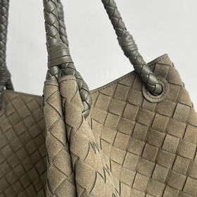 Новая сумка BV Intrecciato Suede Shoul