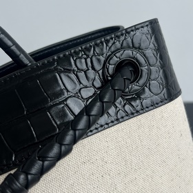 #BVNewArrivals Холст с крокодиловым уз