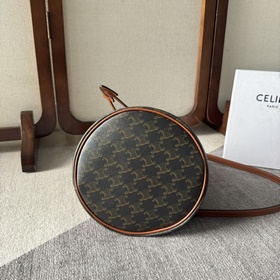 Новинка CELINE： сумка-ведро с традицио