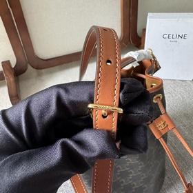Новинка CELINE： сумка-ведро с традицио