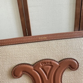 Новые поступления  Эта сумка-клатч C