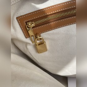CELINEine решительно рекомендует эту с
